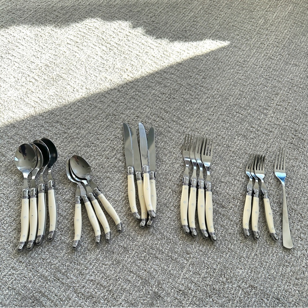 LAGUIOLE FRENCH HOME Set of Silverware, 20 Pieces, Cream Bone Color